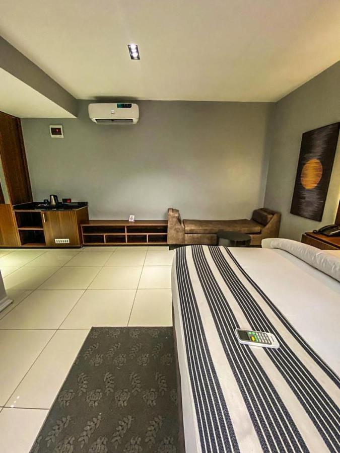 Gravity Hotels By Ace โอเวอร์รี ภายนอก รูปภาพ